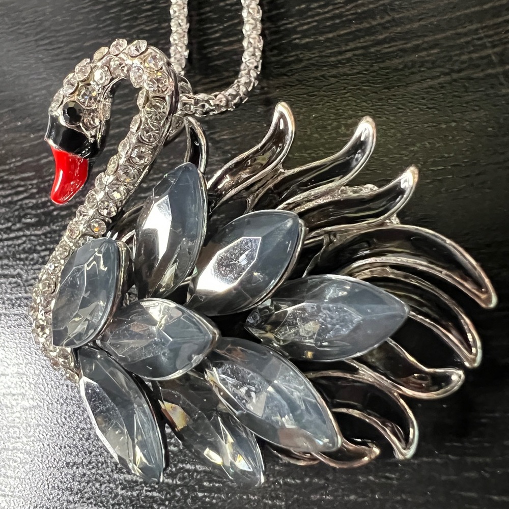 🦢 NWT! Swan Rhinestone Brooch & Necklace - Picture 5 of 8